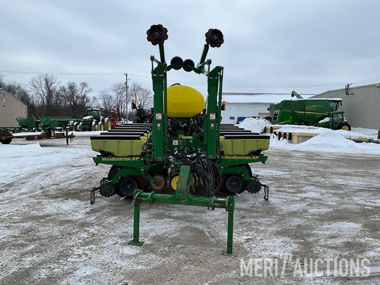 2013-john-deere-1770nt-image-8