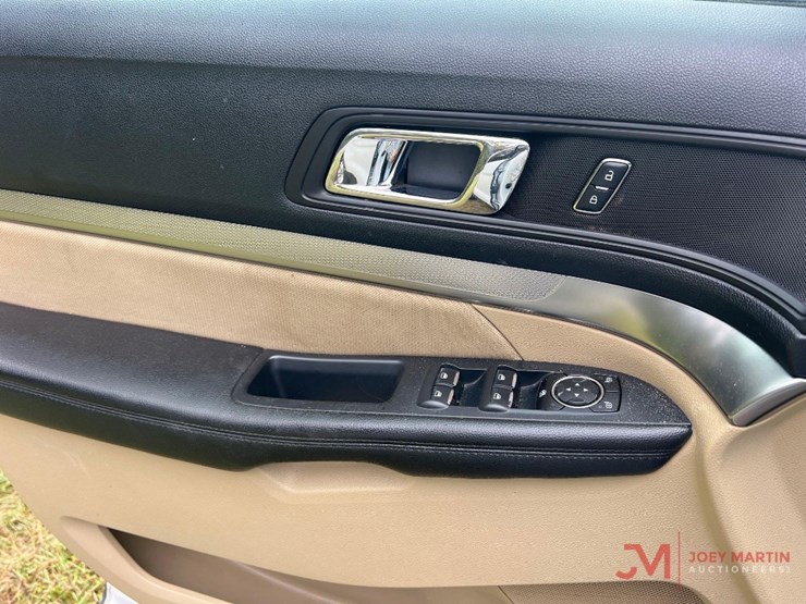 2016-ford-explorer-image-11