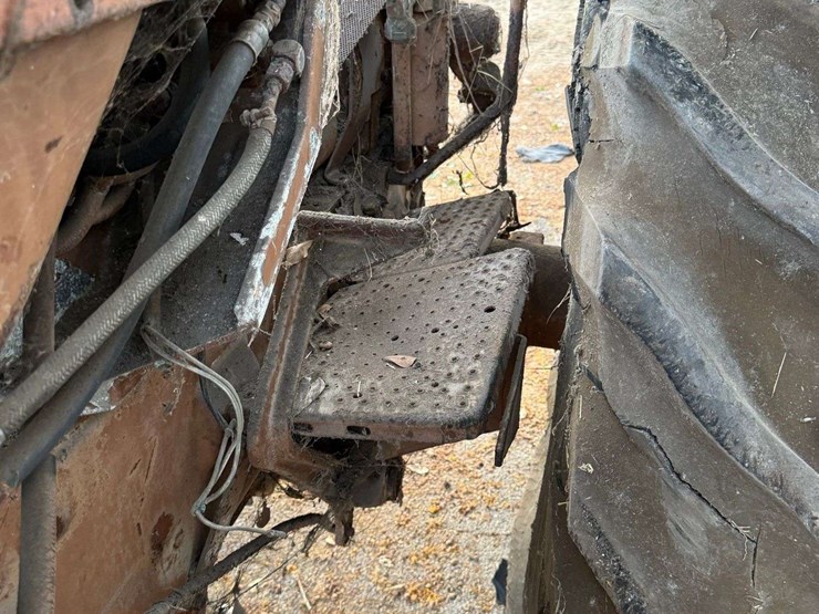 minneapolis-moline-u302-image-29