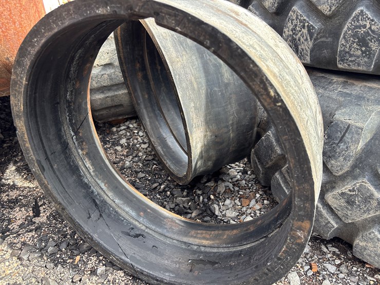 #384-•-lot-of-5-goodyear-unisteel-military-truck-tires-image-11