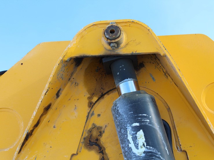 2013-jcb-510-56-image-32