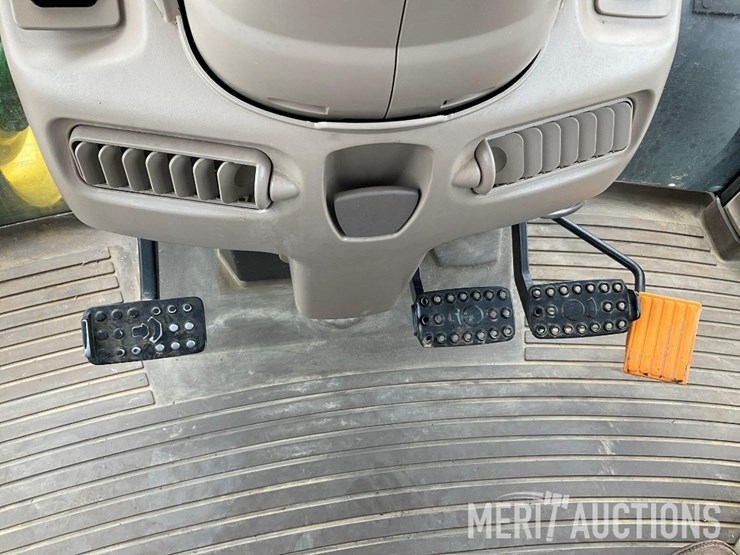 2021-john-deere-6110m-image-46