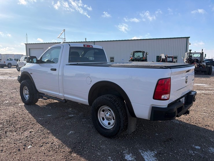 2020-ram-1500-classic-image-4