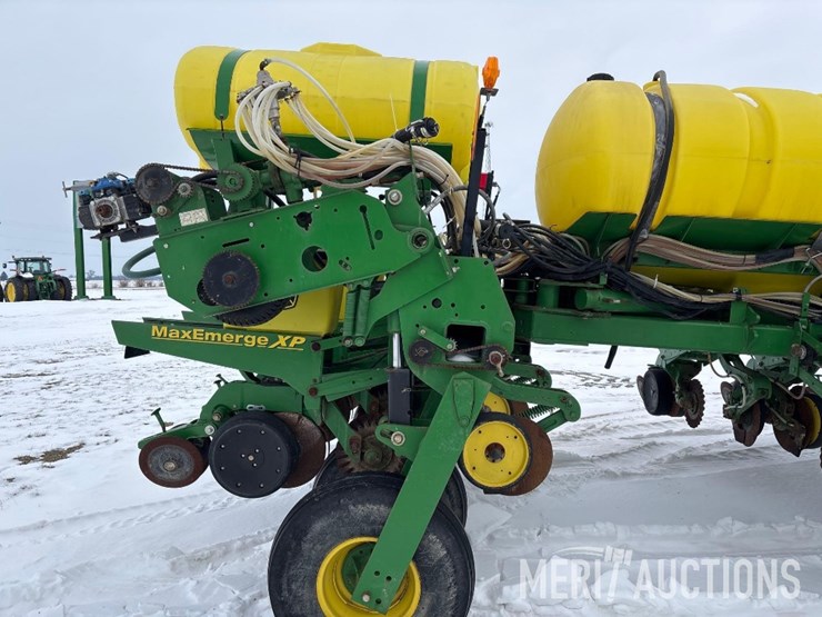 2010-john-deere-1770nt-image-23