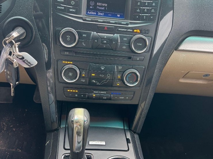 2016-ford-explorer-image-10