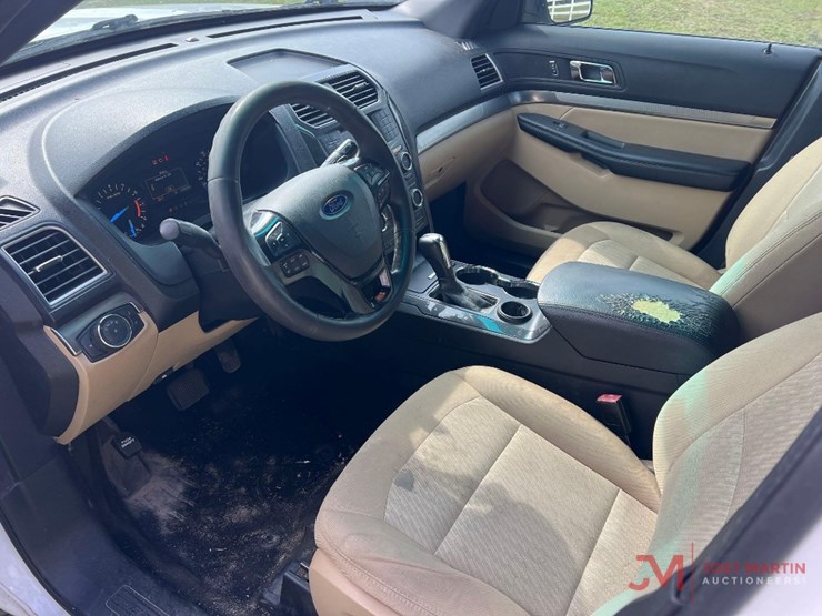 2017-ford-explorer-image-8