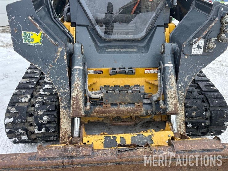 2021-deere-333g-image-23