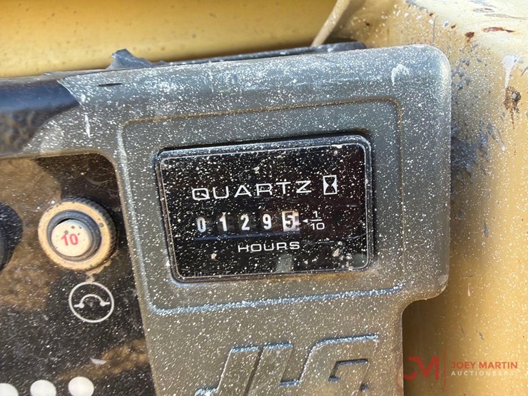 2015-jlg-3246es-image-15