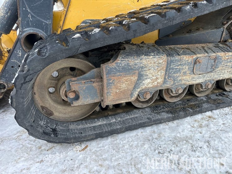 2021-deere-333g-image-11