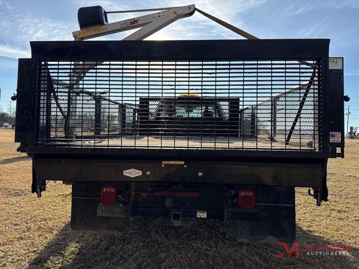 2017-ford-f550-xl-image-14