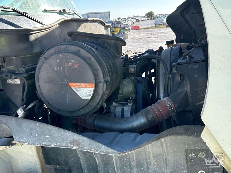 2008-international-durastar-4300-image-9