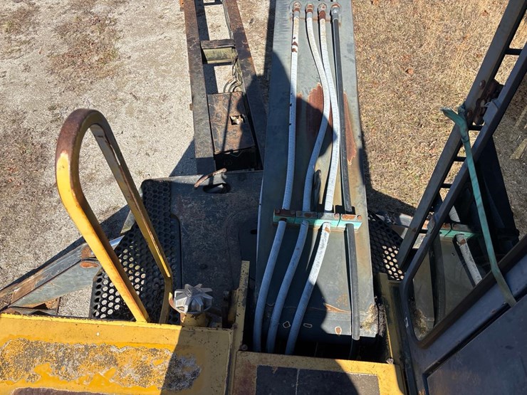 2005-deere-437c-image-34