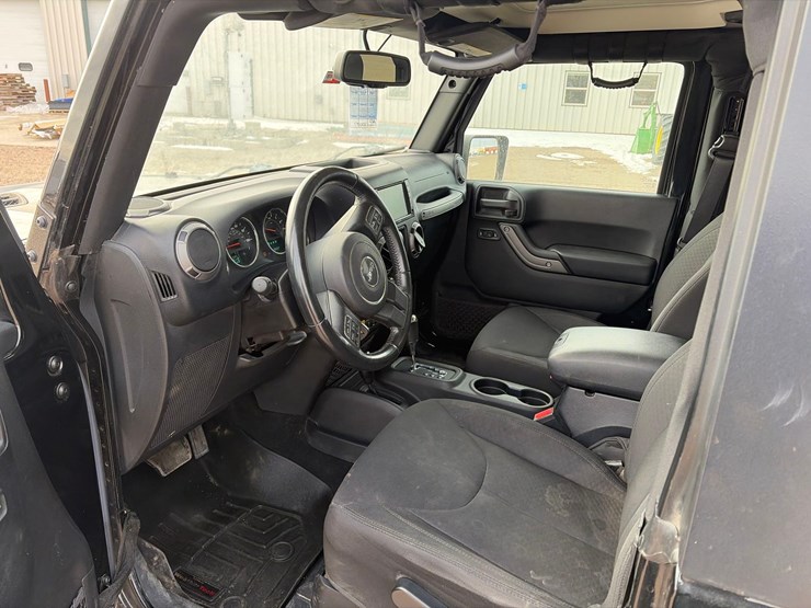 2016-jeep-wrangler-sport-image-11