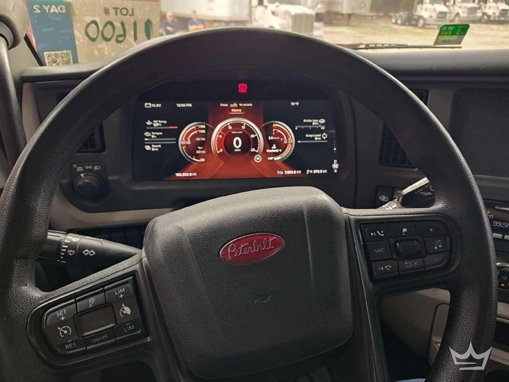2022-peterbilt-567-image-48