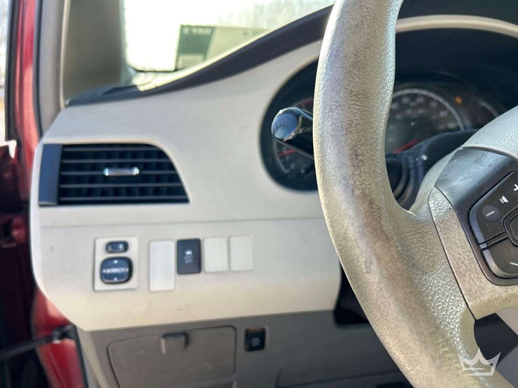 2011-toyota-sienna-image-15