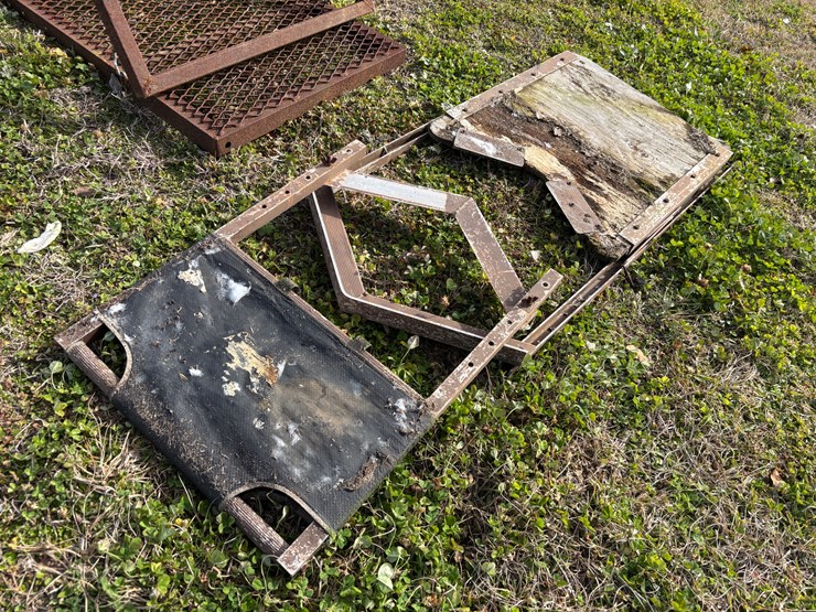 #389-•-lot-of-2-climber-stands-image-8