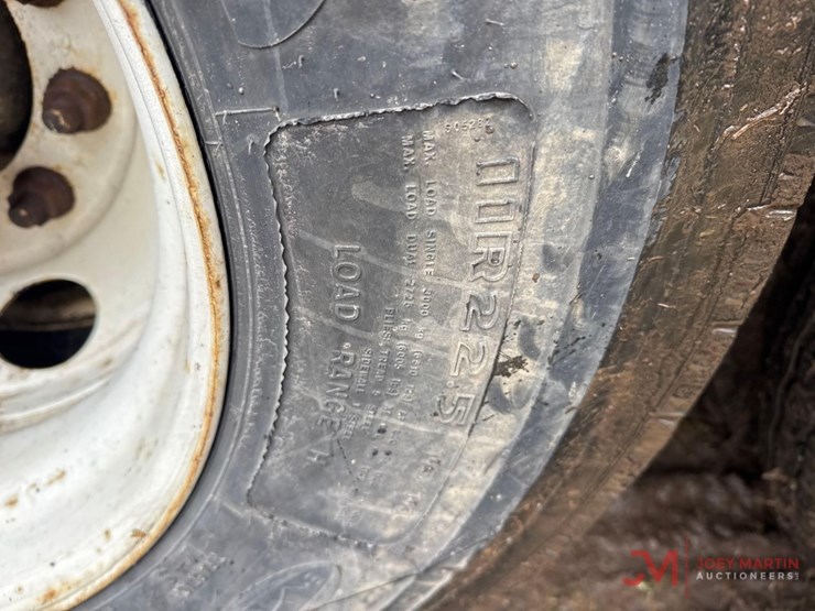 2010-mack-gu713-granite-roll-off-truck-image-16