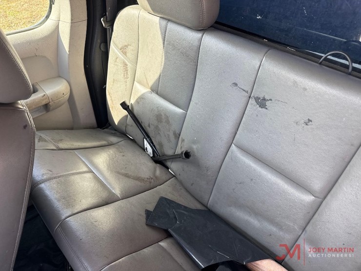 2013-chevrolet-2500-image-22