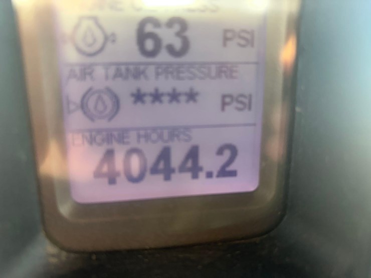 2013-case-ih-4430-patriot-sprayer-image-29