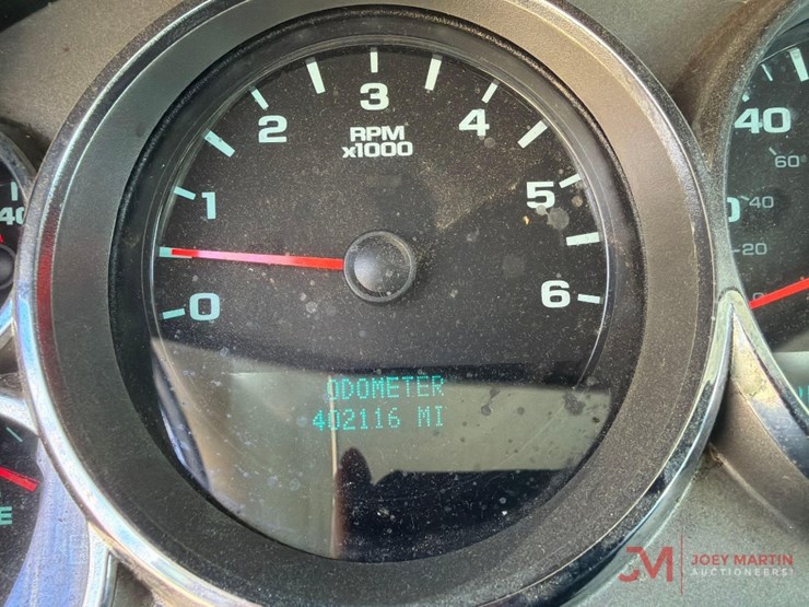 2013-chevrolet-2500-image-31