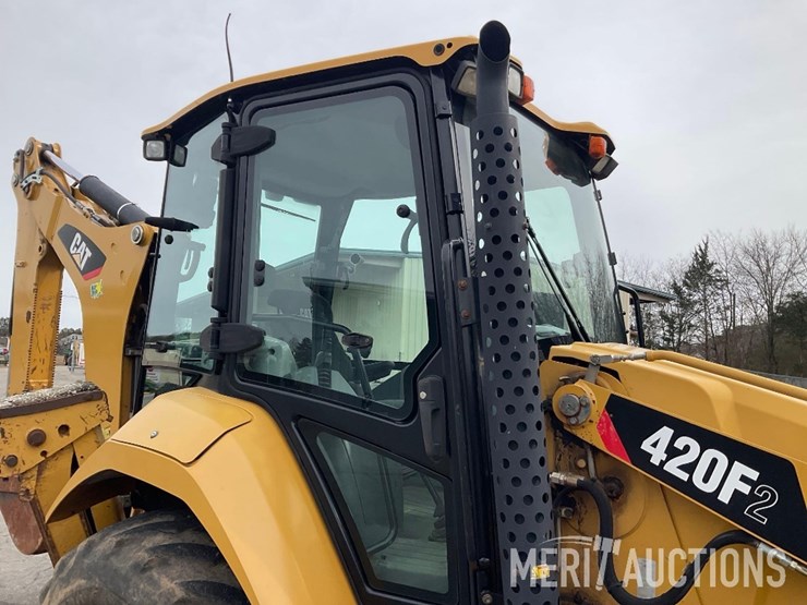 2017-caterpillar-420f2-image-42