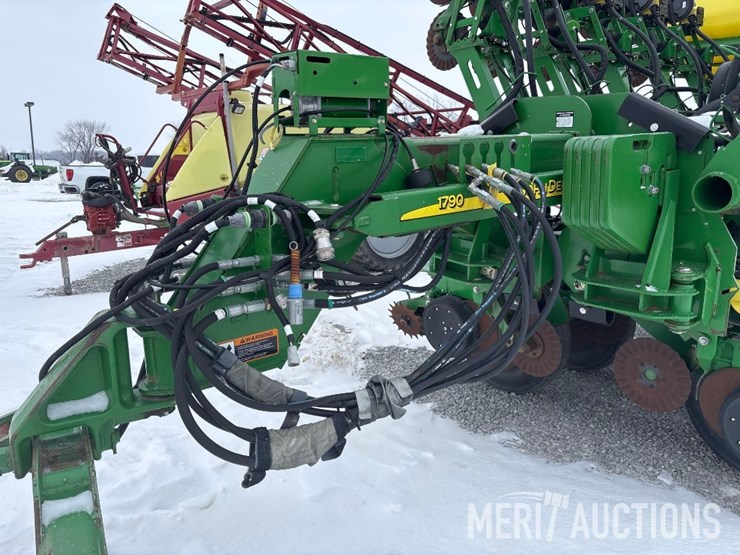 2013-john-deere-1790-image-13