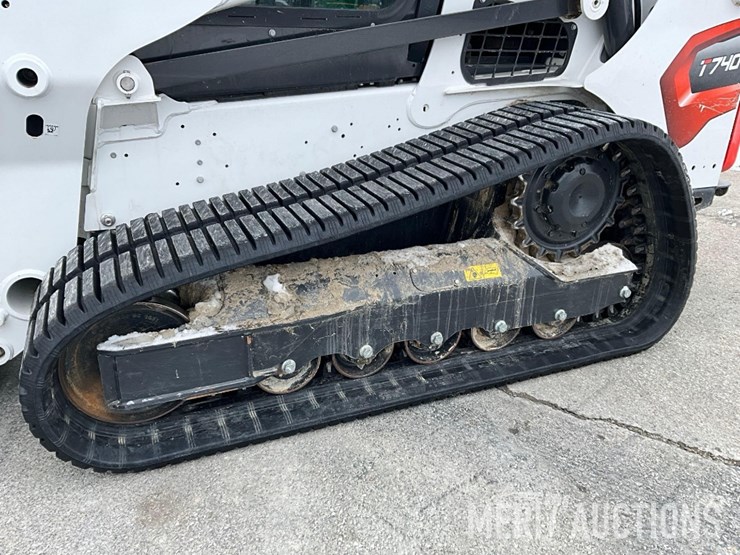 2024-bobcat-t740-image-15