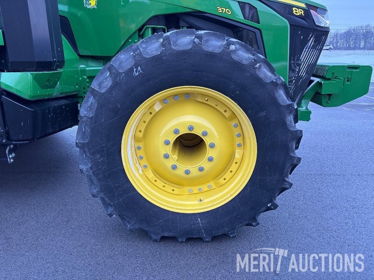 2024-john-deere-8r-370-image-37
