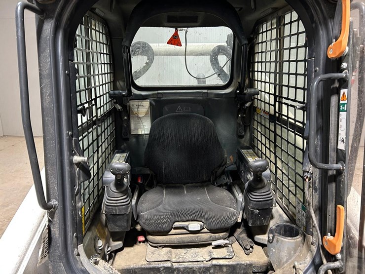 2023-bobcat-t770-image-19