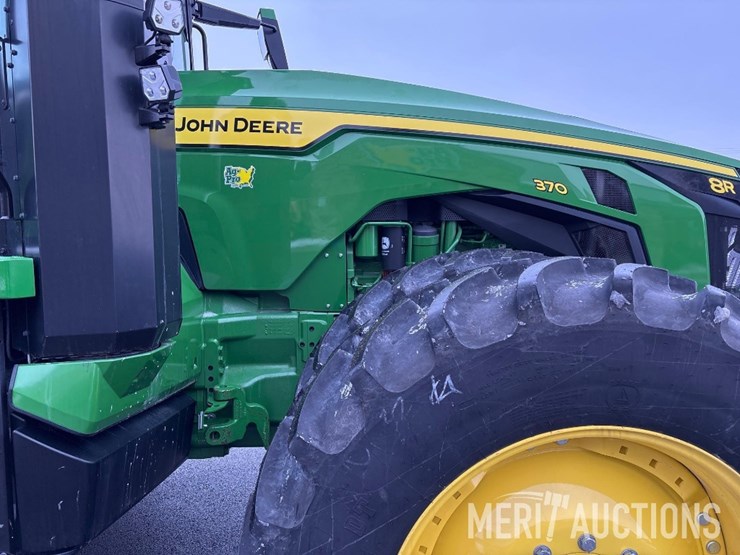 2024-john-deere-8r-370-image-35