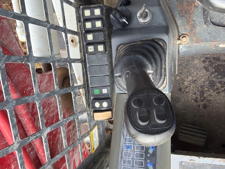 2019-takeuchi-tl8-image-14