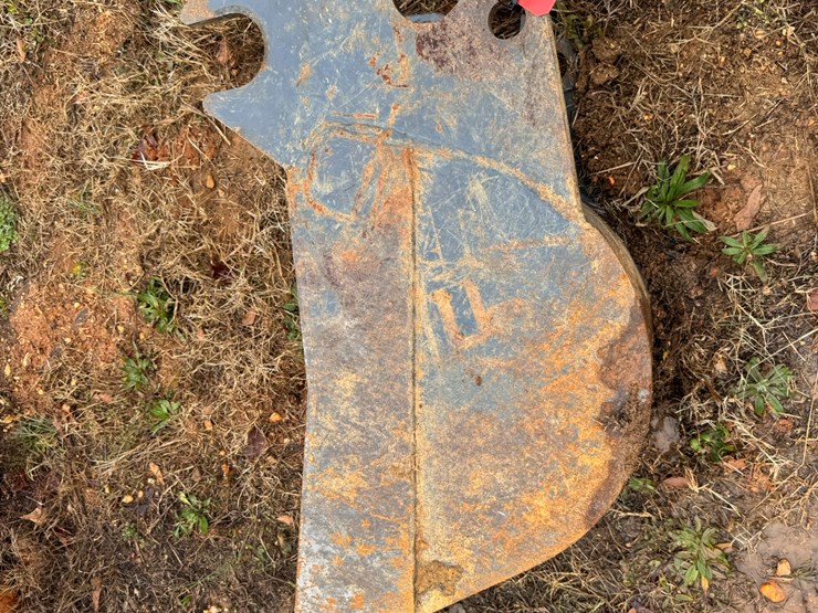 #2584-•-12"-mini-excavator-bucket-image-1