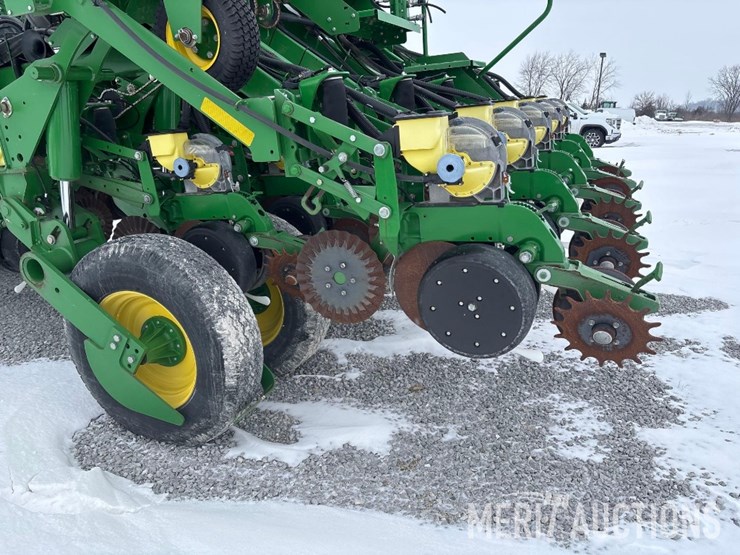 2013-john-deere-1790-image-23