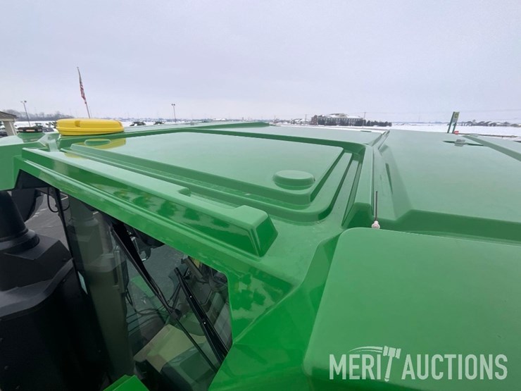2023-john-deere-400r-image-38