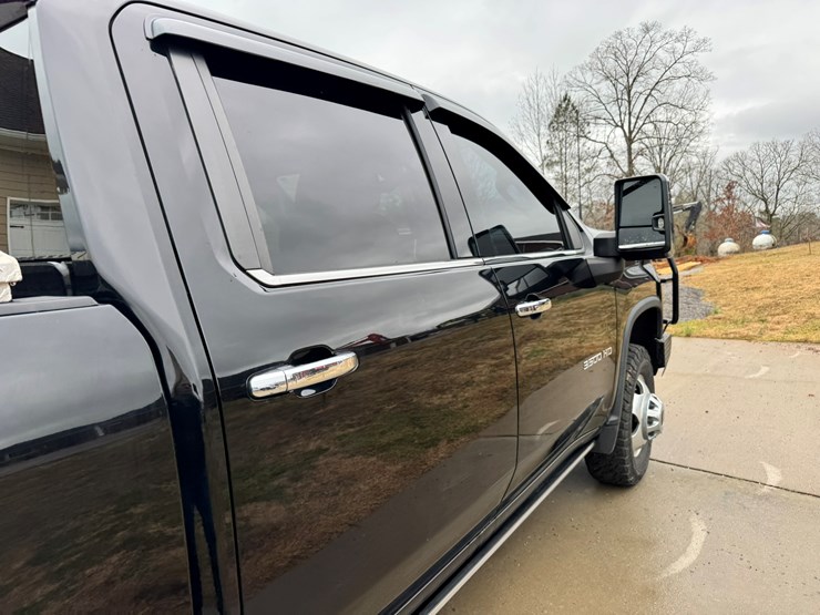 2021-chevrolet-3500hd-image-19