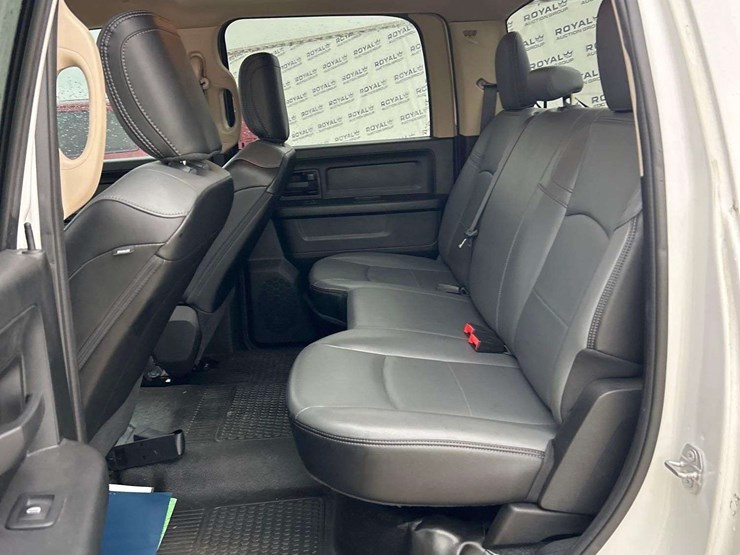 2020-dodge-3500-image-23