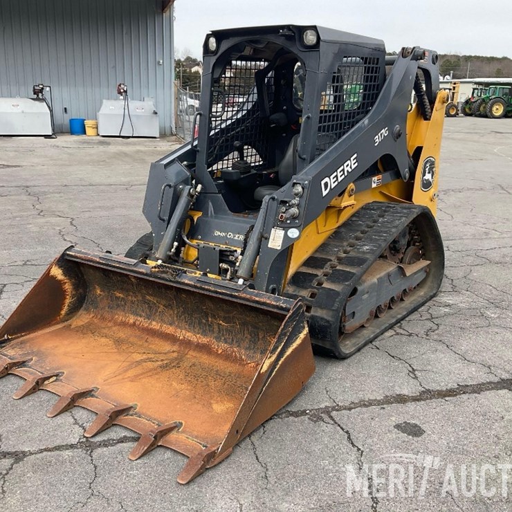 2022 DEERE 317G
