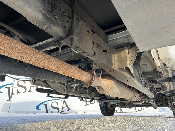 2021-ford-f550-image-38