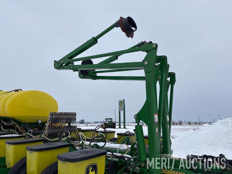 2010-john-deere-1770nt-image-28