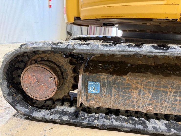 2016-deere-26g-image-18