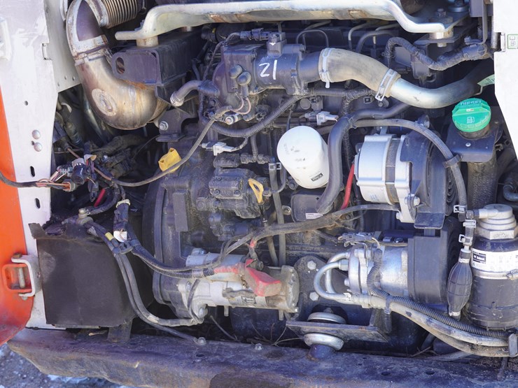 2019-bobcat-t770-image-40