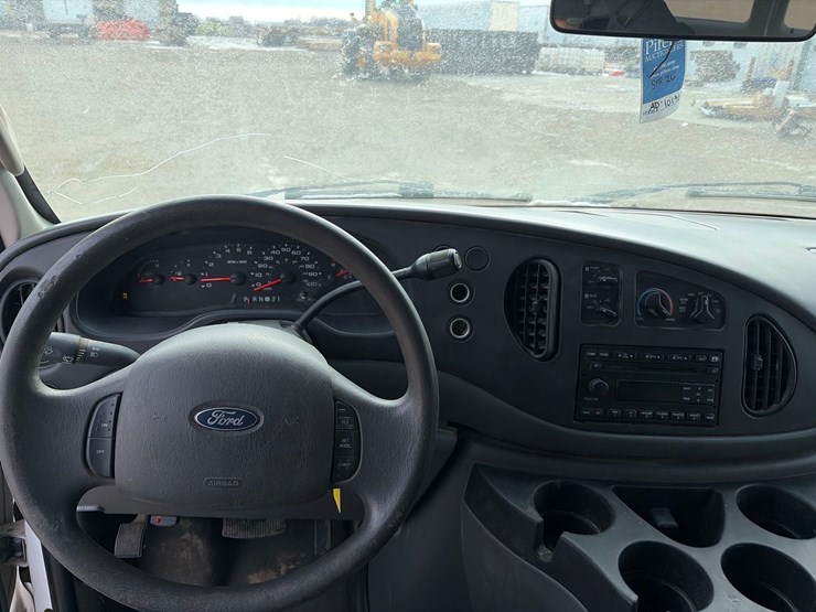 2007-ford-econoline-van-image-24