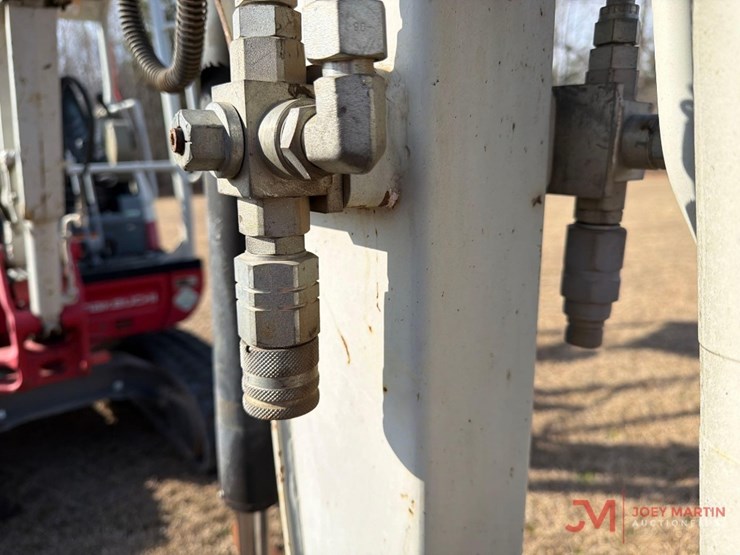 2020-takeuchi-tb240-image-28