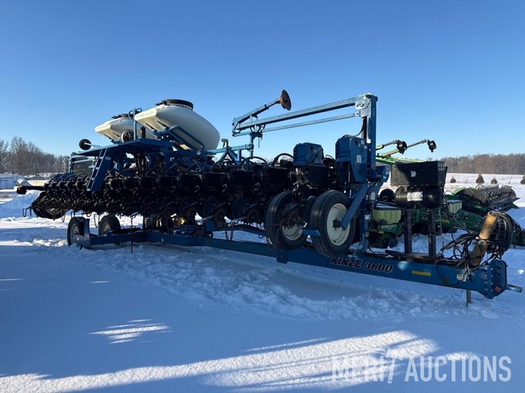 2012-kinze-3600-image-1
