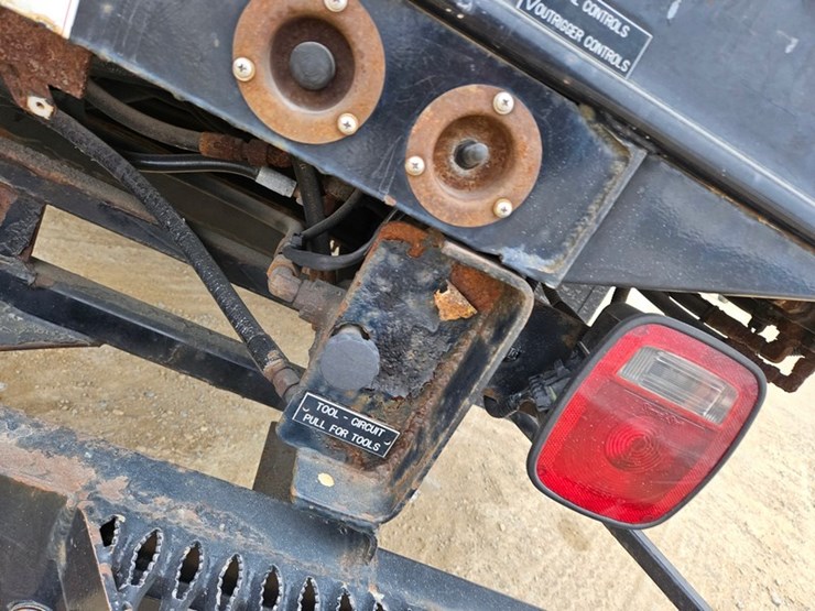 #309-•-2003-gmc-c5500-aerial-truck-image-25