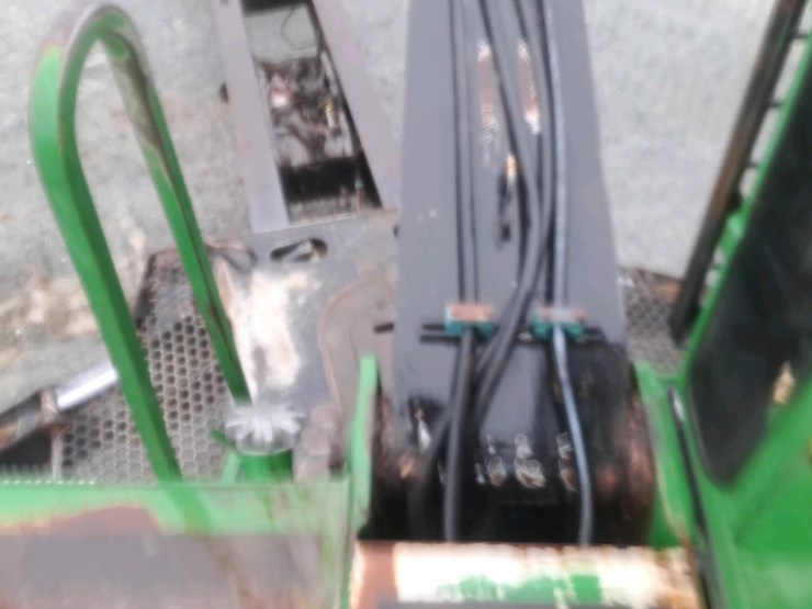 2010-deere-437c-image-16