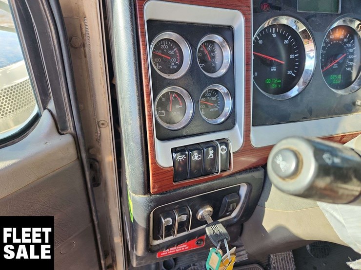 2009-kenworth-t800-image-15