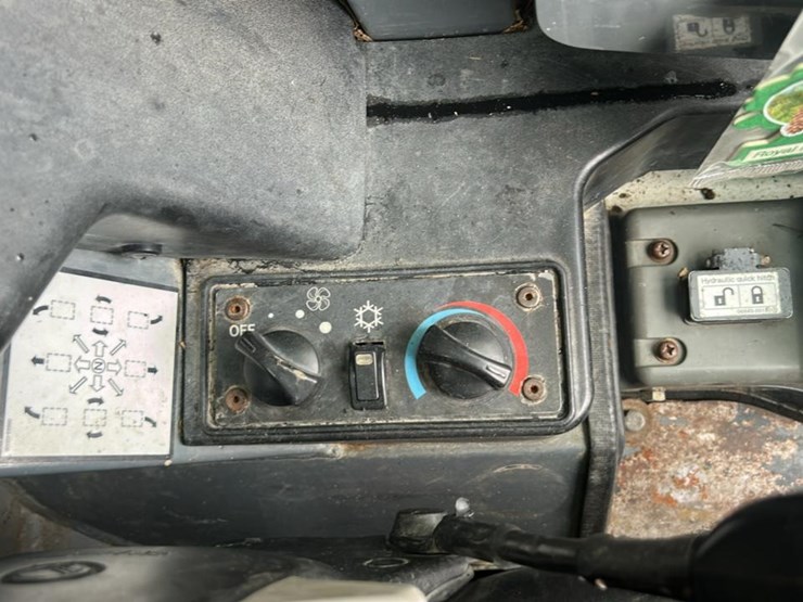 2017-takeuchi-tl8-image-44