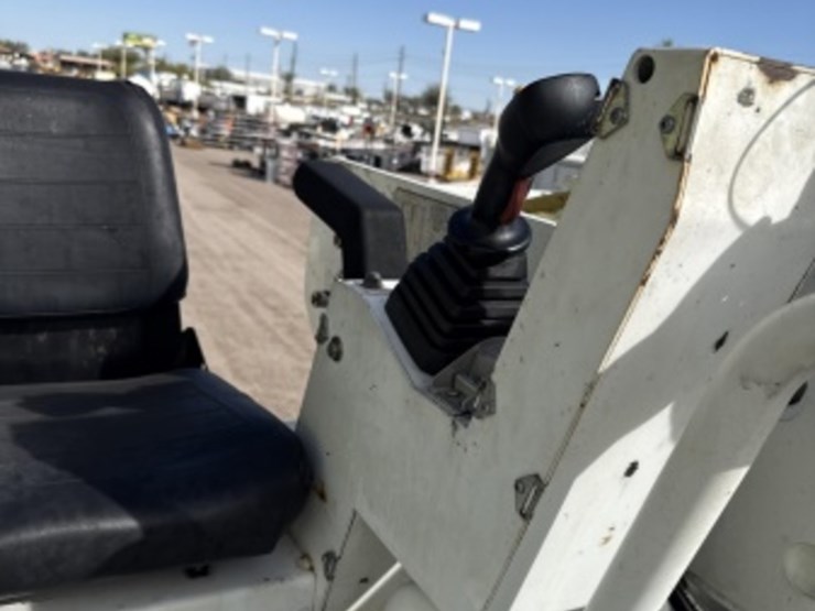 2012-international-7400-image-30