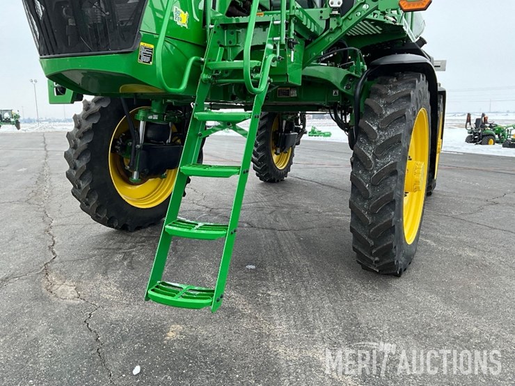 2023-john-deere-400r-image-11